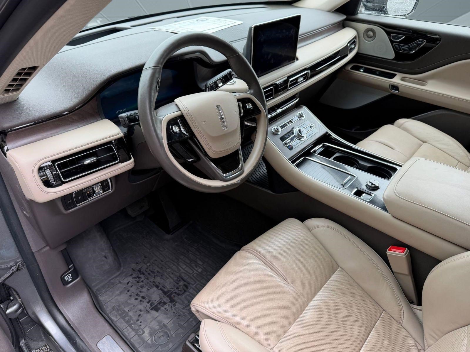 Used 2023 Lincoln Aviator Reserve w/ Equipment Group 201A AWD/4WD image 4