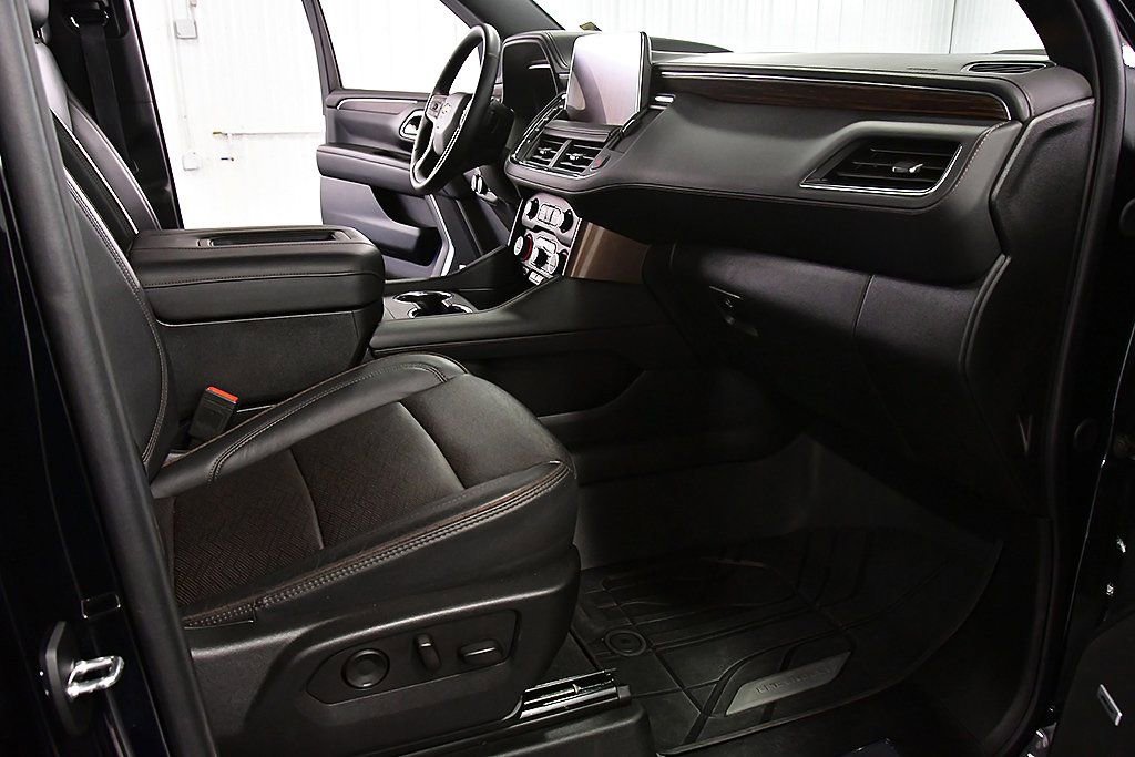 Used 2024 Chevrolet Suburban High Country AWD/4WD image 28