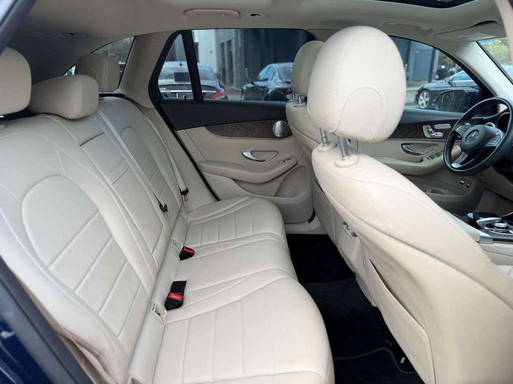 Used 2019 Mercedes-Benz GLC 350e 4MATIC image 14
