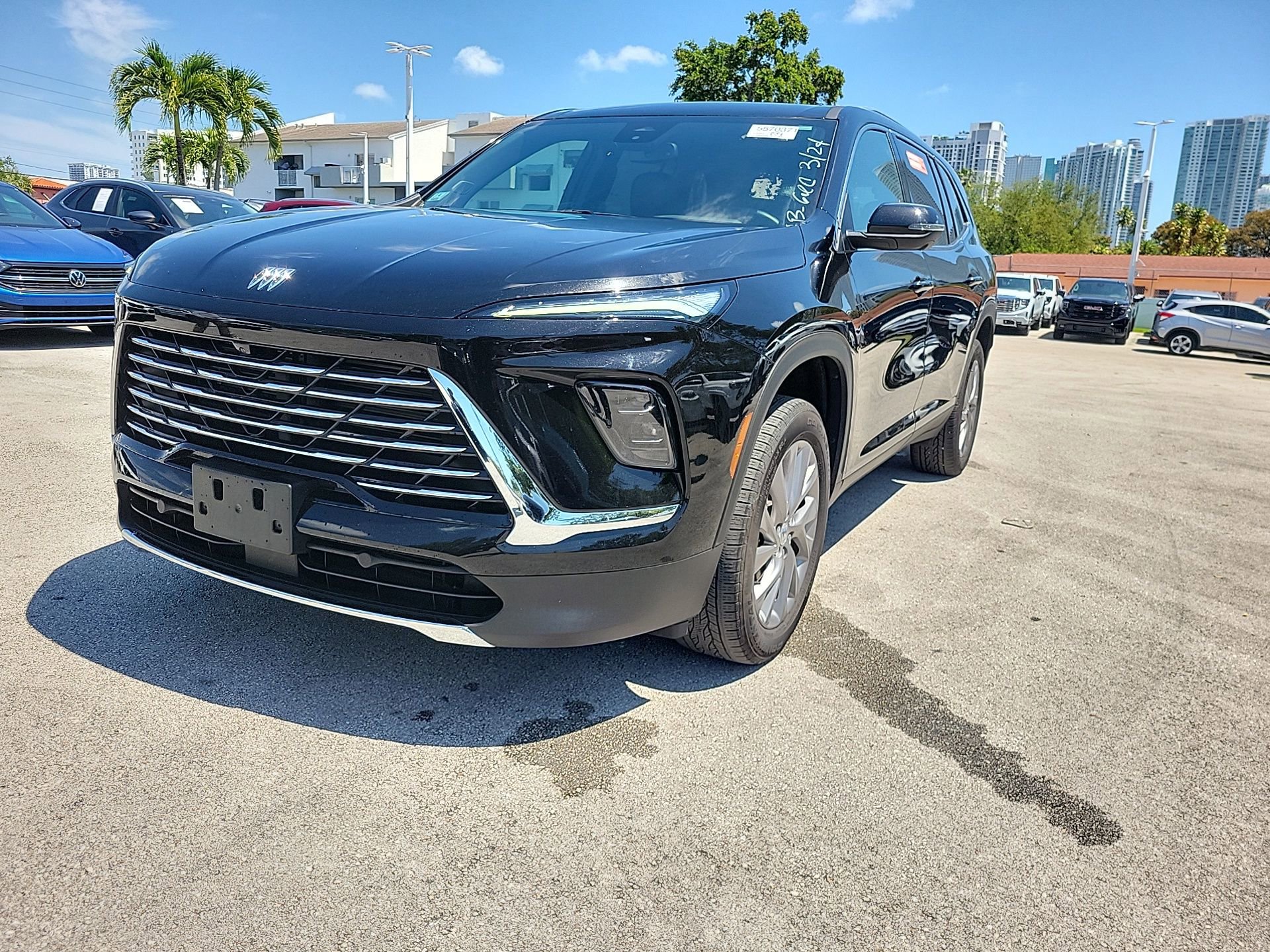 Used 2025 Buick Enclave Preferred FWD image 2