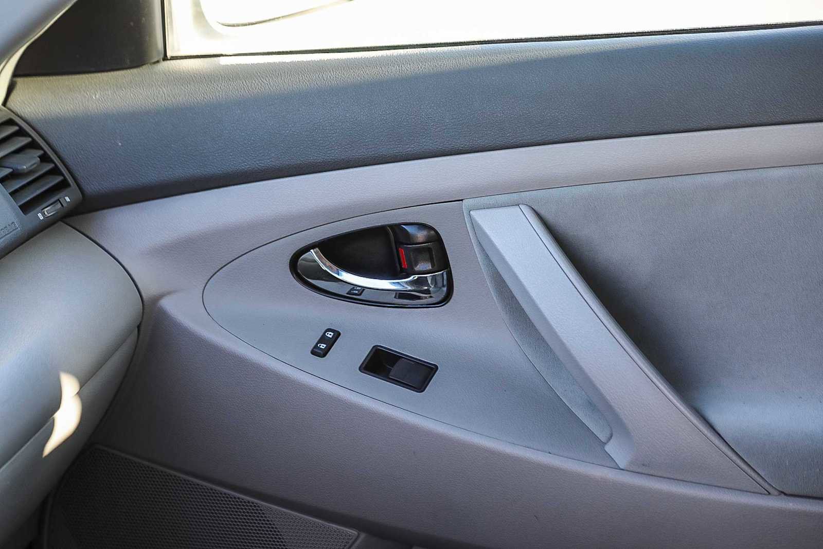 Used 2007 Toyota Camry LE image 18