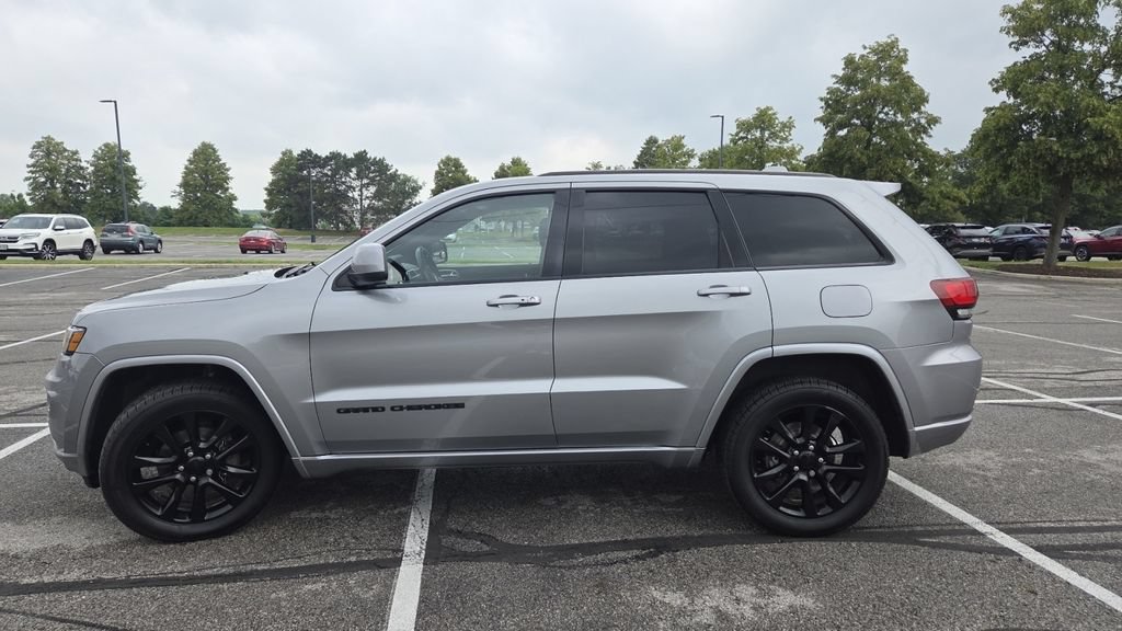 Used 2018 Jeep Grand Cherokee Altitude AWD/4WD image 5