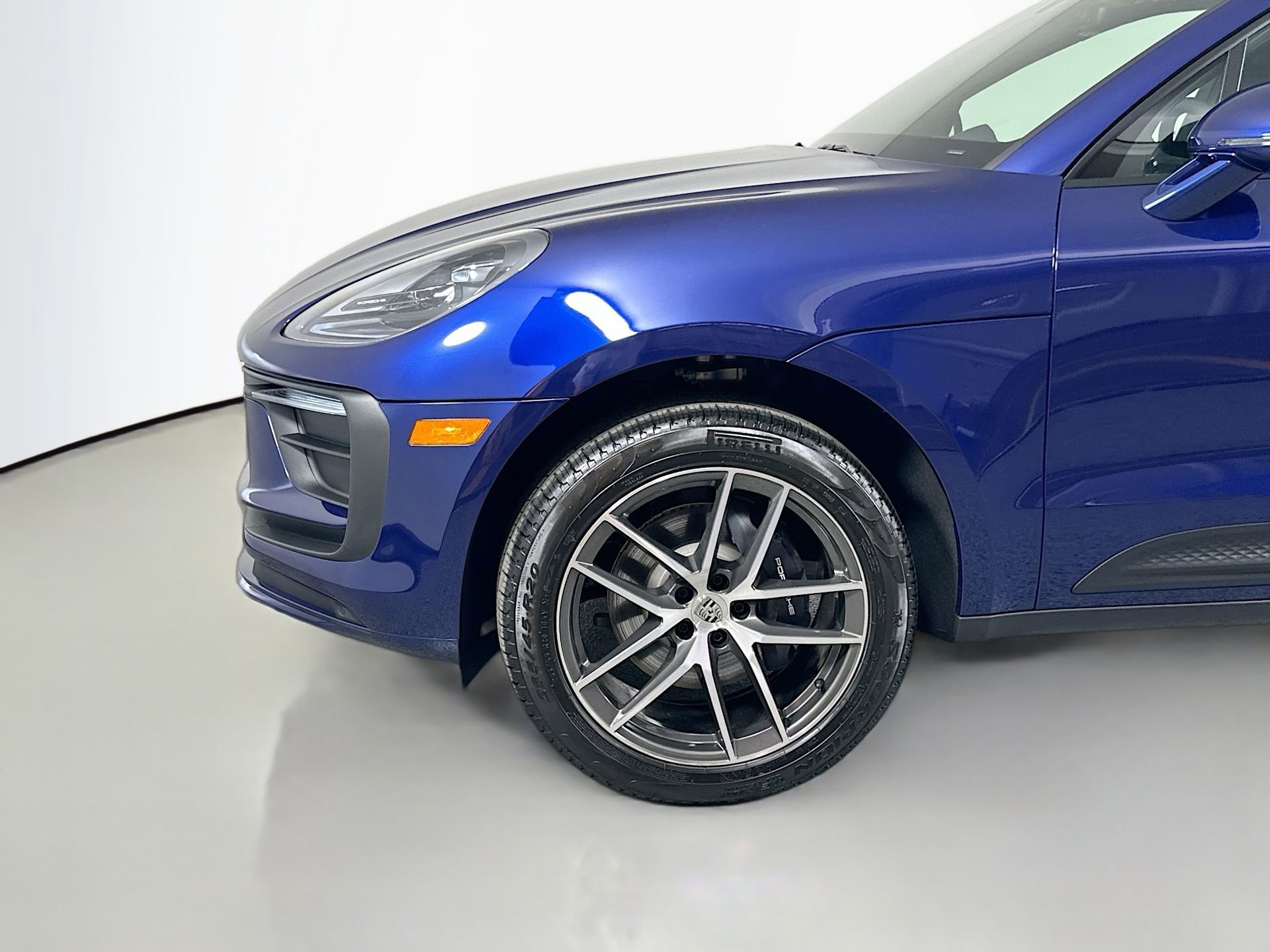 Certified 2025 Porsche Macan image 11