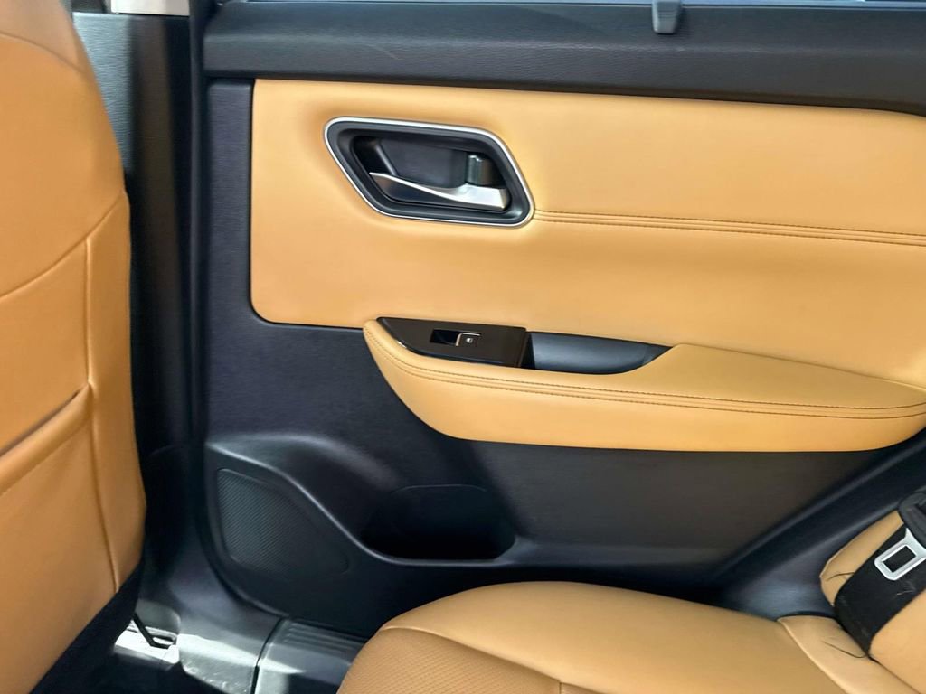 Used 2023 Nissan Rogue Platinum w/ Platinum Premium Package FWD image 13