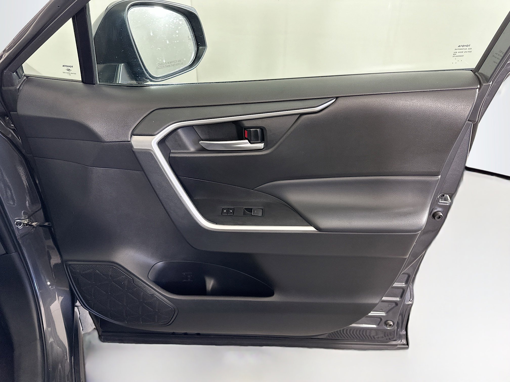 Used 2024 Toyota RAV4 XLE image 32