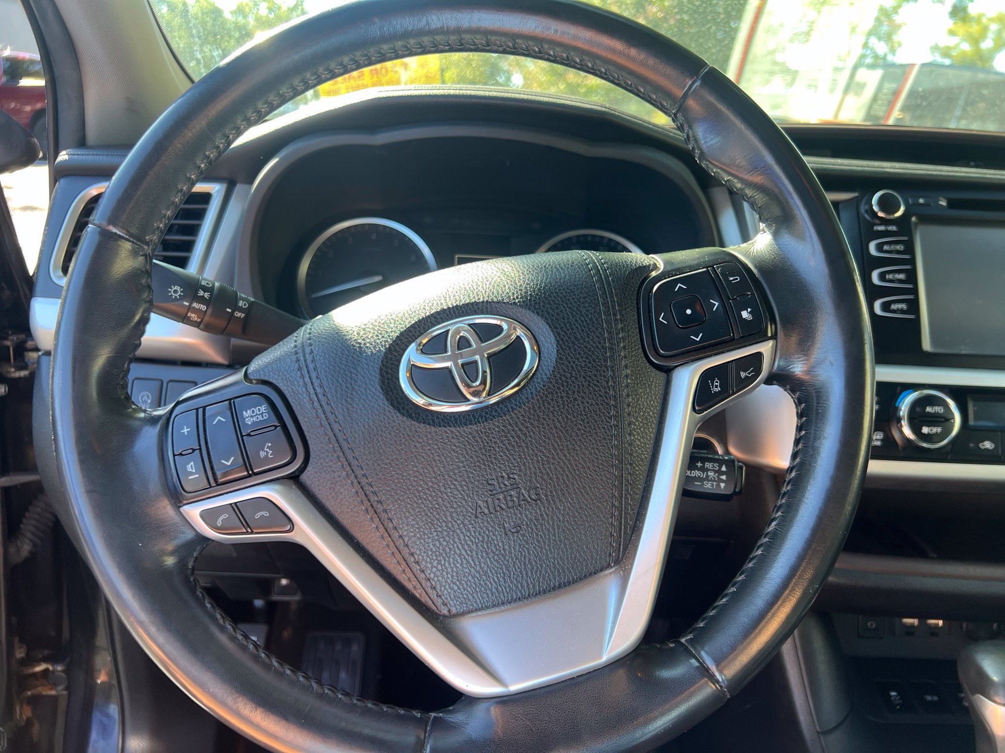 Used 2019 Toyota Highlander XLE AWD/4WD image 17
