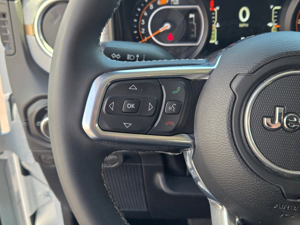 Used 2025 Jeep Wrangler Sahara image 27