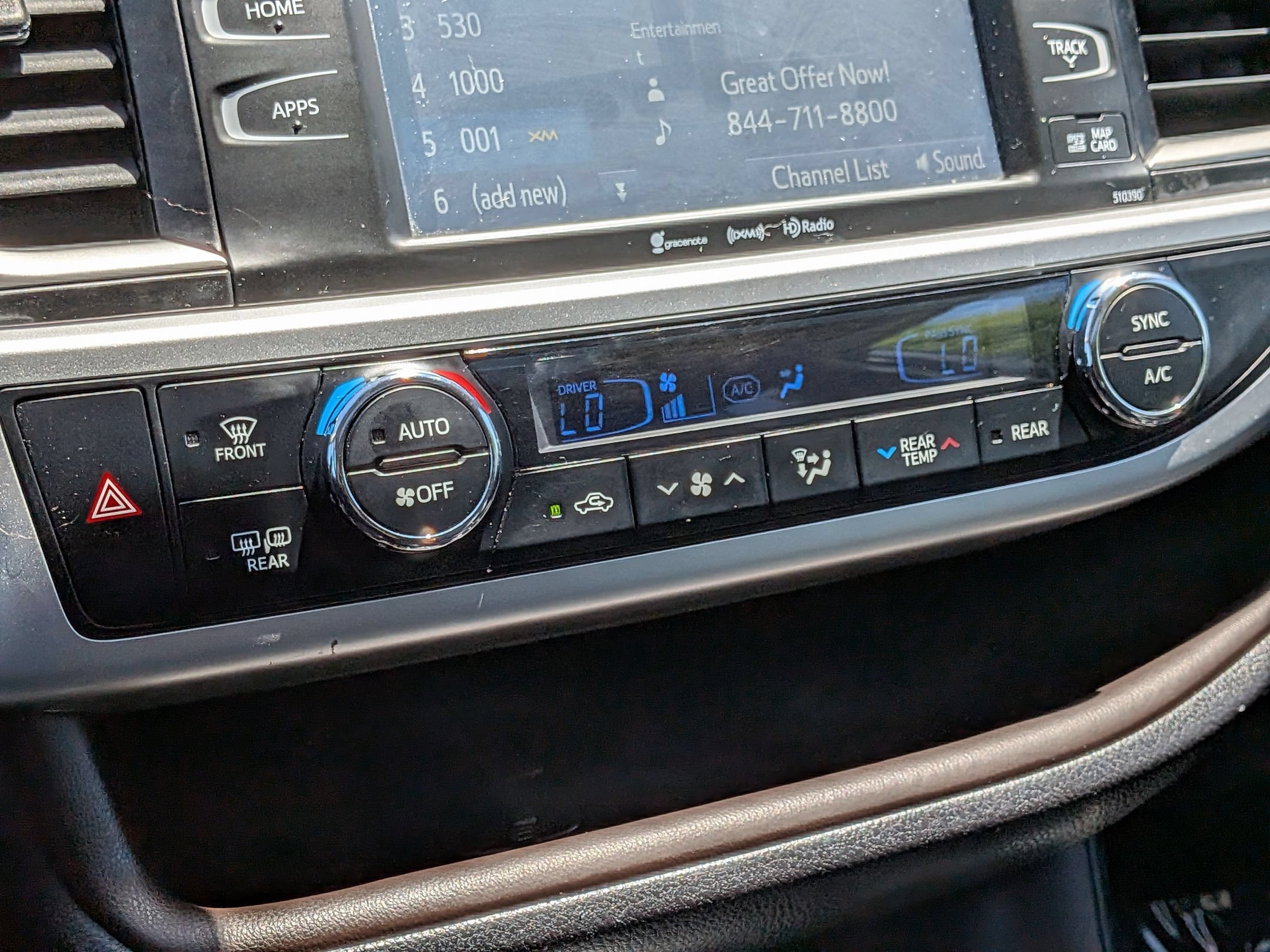 Used 2019 Toyota Highlander XLE AWD/4WD image 20