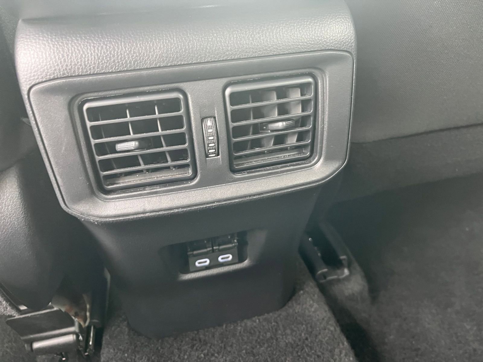 Used 2025 Toyota RAV4 XLE w/ Convenience Package image 24