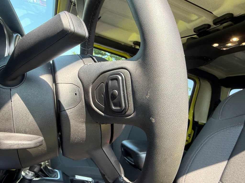 Used 2023 Jeep Gladiator Sport AWD/4WD image 17
