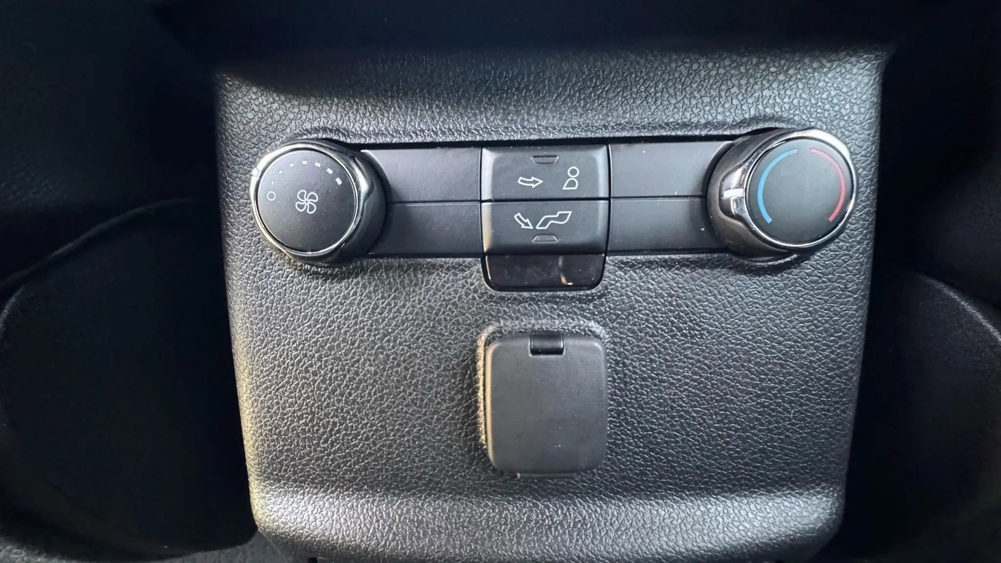 Used 2018 Ford Explorer XLT w/ Equipment Group 202A image 19