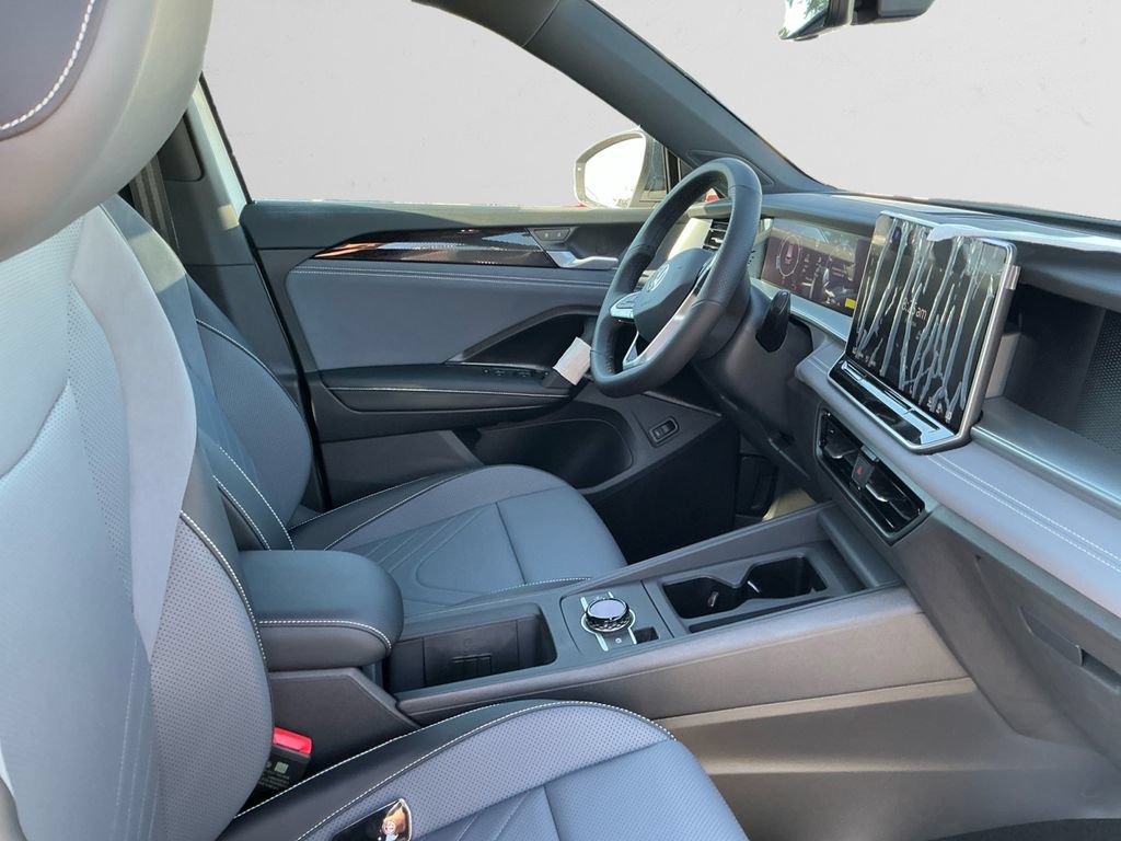 New 2026 Volkswagen Tiguan SE R-Line AWD/4WD image 15