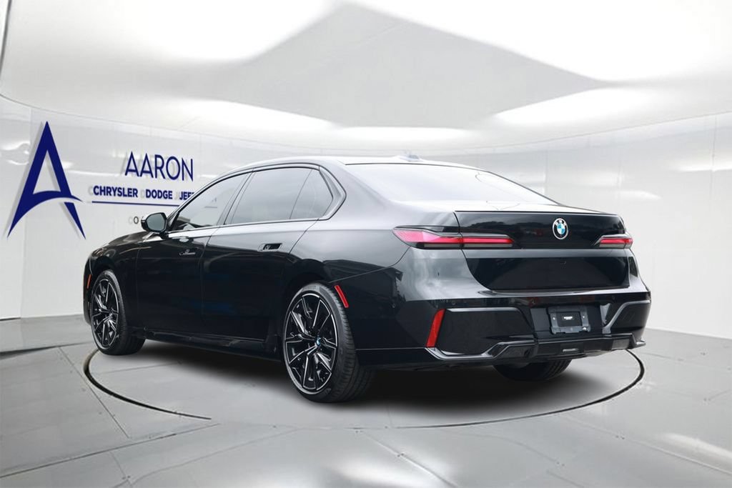 Used 2023 BMW 740i w/ Executive Package RWD image 2