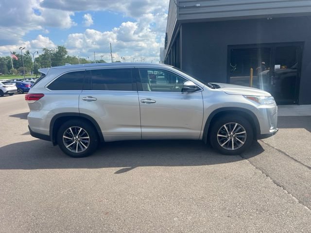 Used 2018 Toyota Highlander XLE AWD/4WD image 2