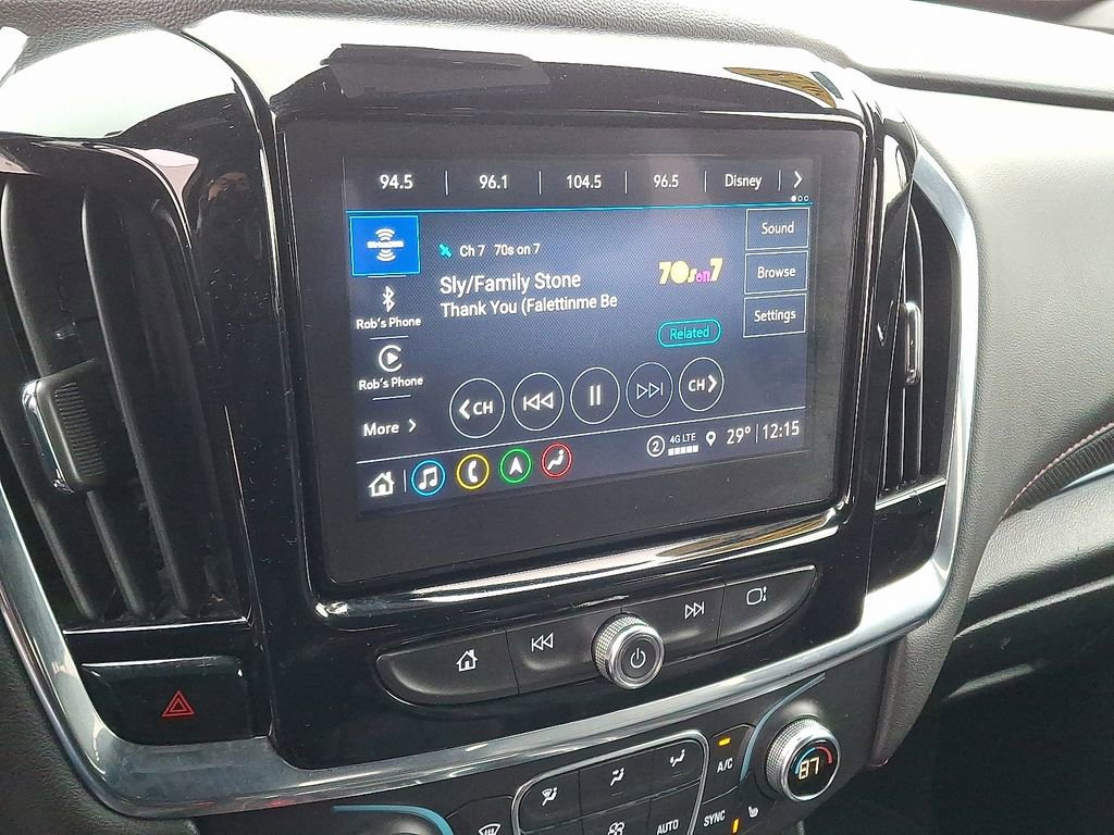 Used 2023 Chevrolet Traverse RS image 3