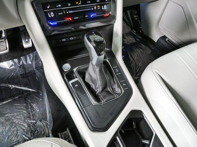 Used 2024 Volkswagen Tiguan SE R-Line FWD image 8