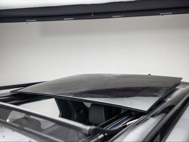 New 2025 Land Rover Discovery S image 9