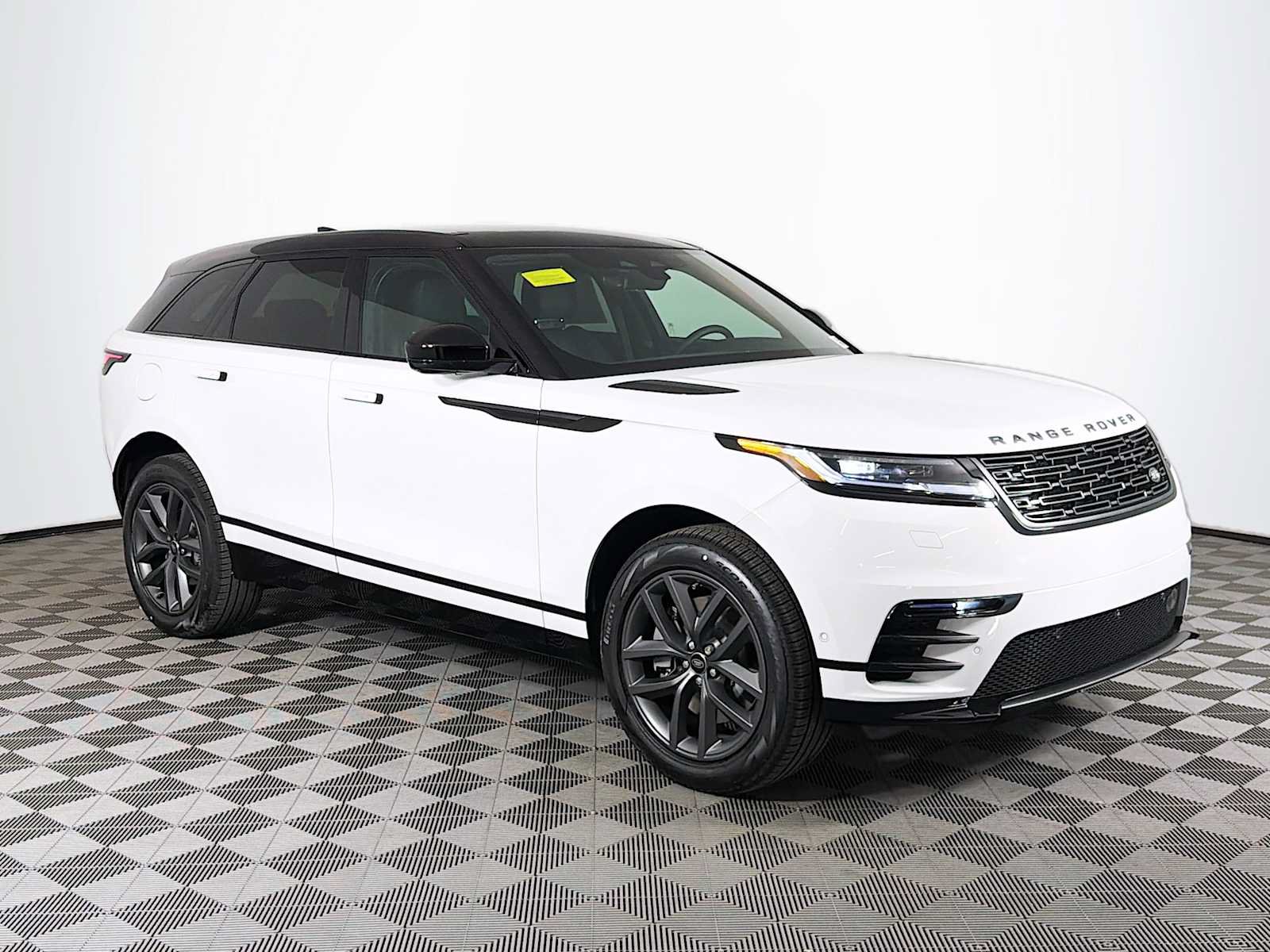 New 2026 Land Rover Range Rover Velar Dynamic SE AWD/4WD image 3