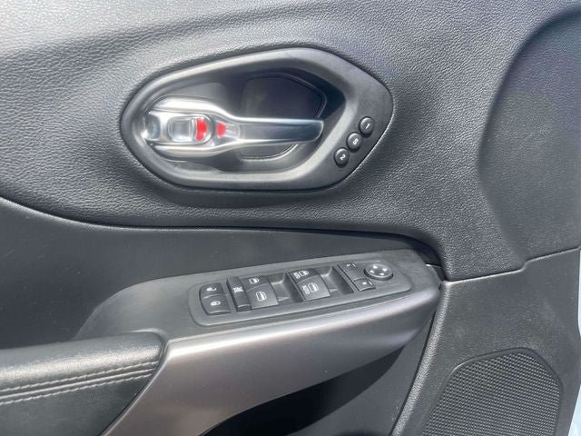 Used 2019 Jeep Cherokee Limited AWD/4WD image 19