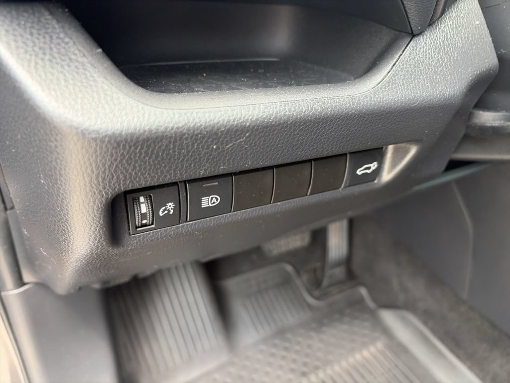 Used 2022 Toyota RAV4 XLE Premium FWD image 19