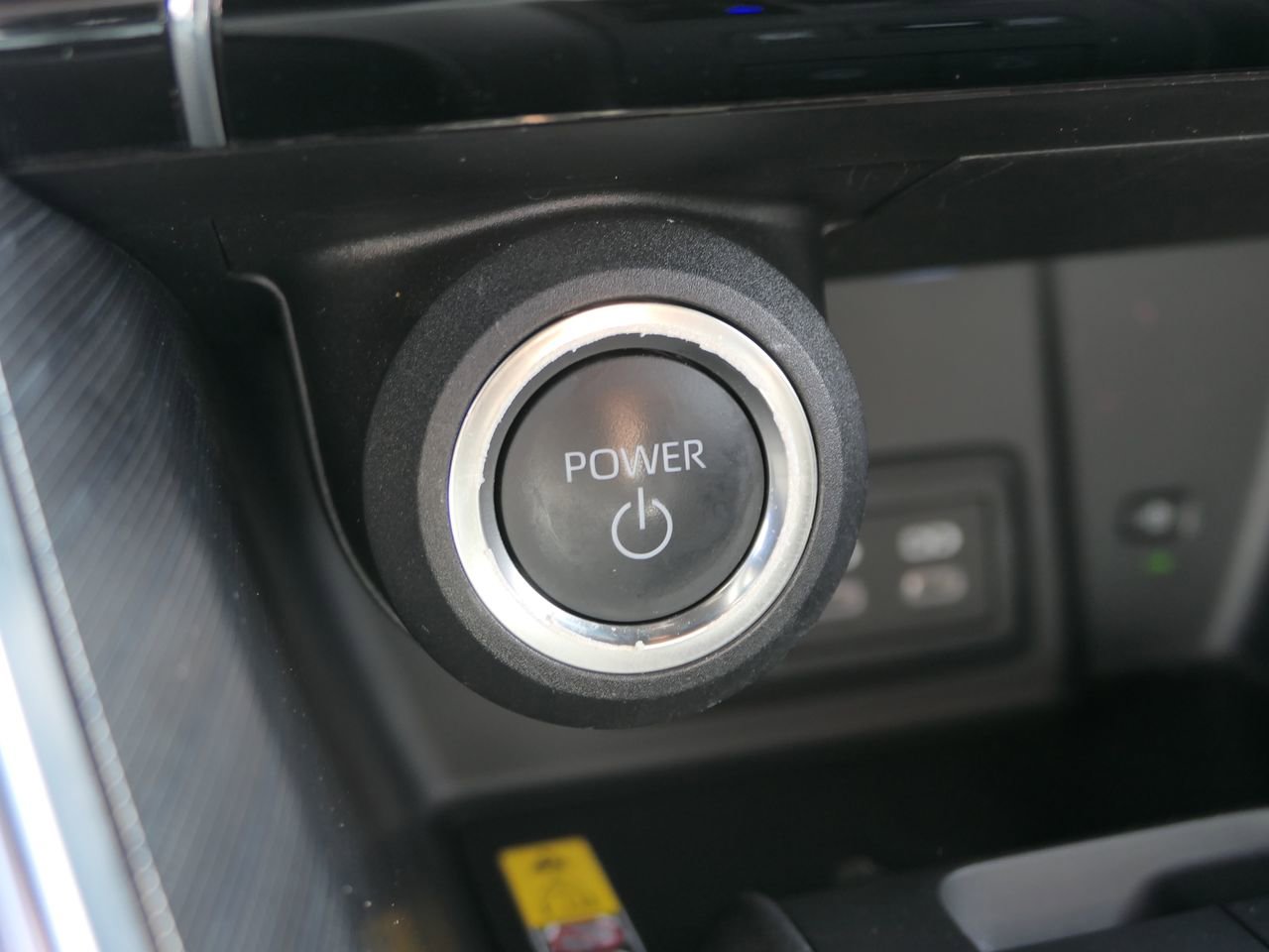 Used 2024 Toyota Venza XLE image 26