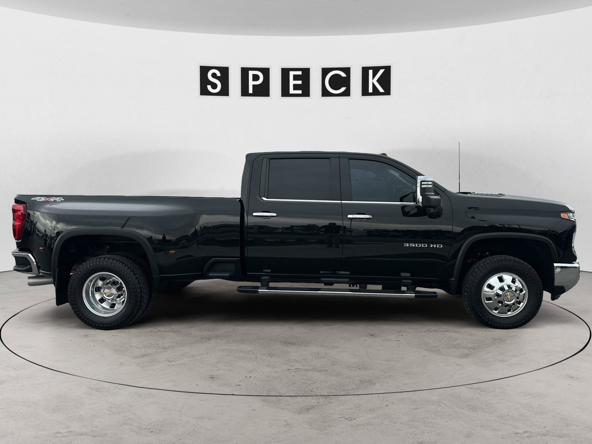 Used 2024 Chevrolet Silverado 3500 LTZ w/ LTZ Plus Package AWD/4WD image 6