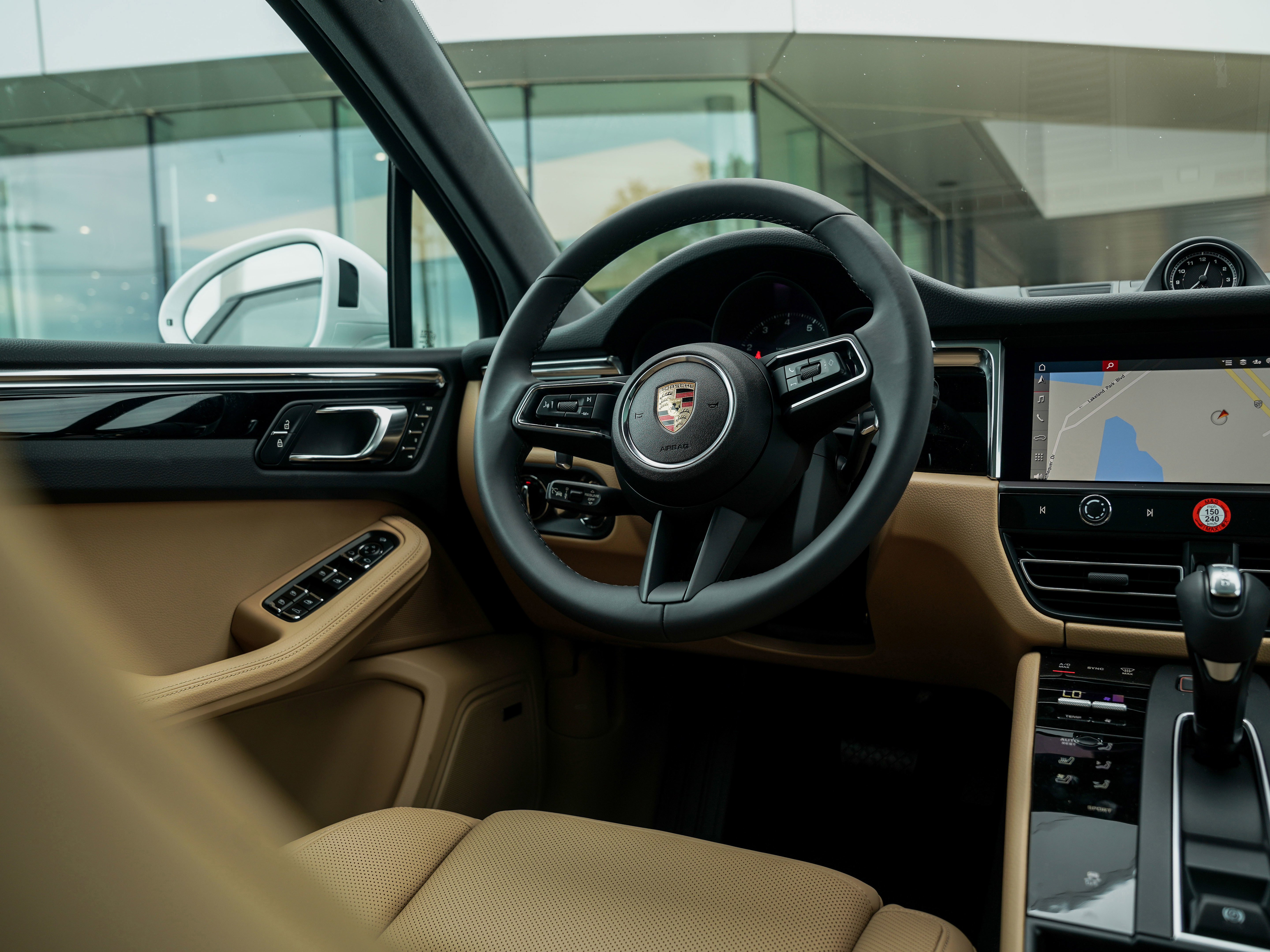 Certified 2025 Porsche Macan image 25