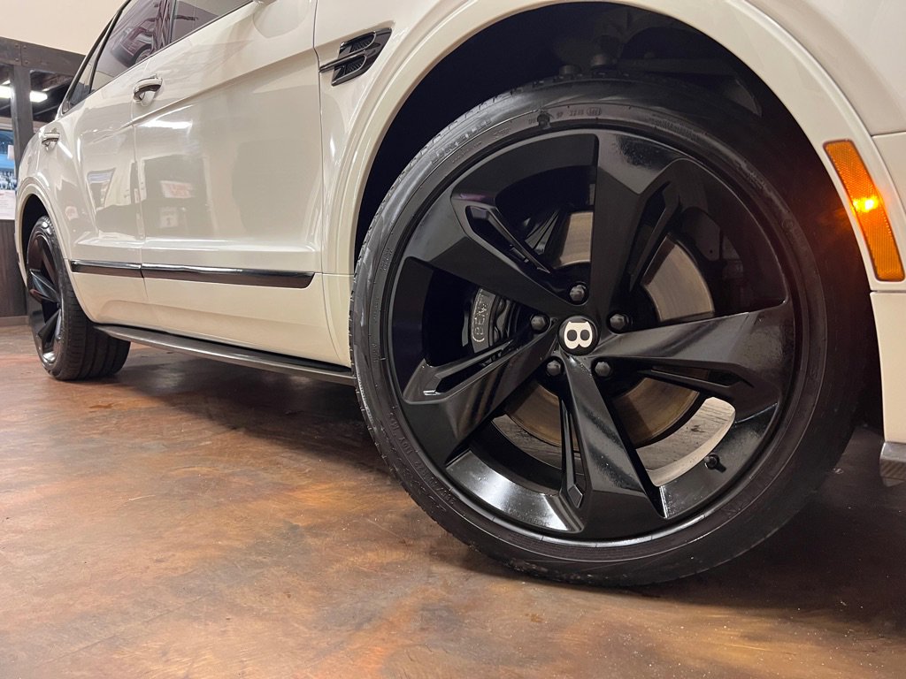 Used 2019 Bentley Bentayga image 57