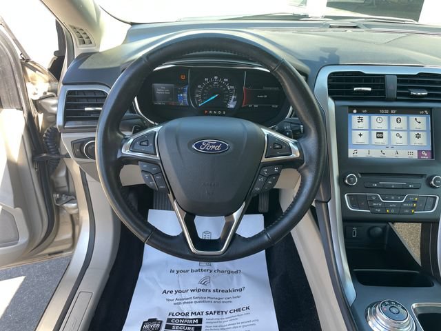 Used 2017 Ford Fusion SE w/ Fusion SE Technology Package FWD image 14