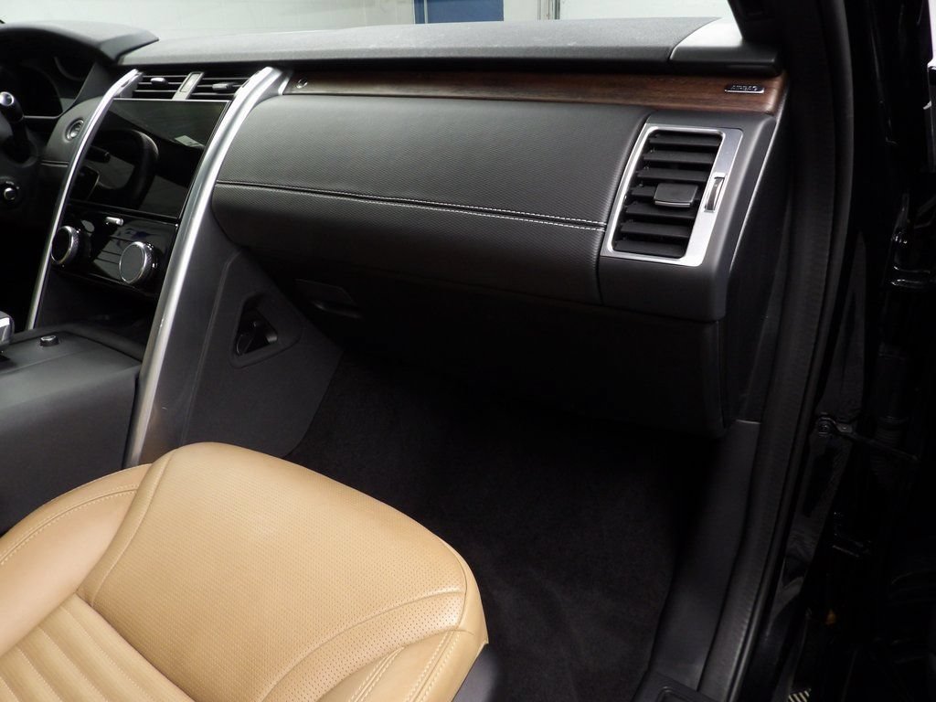 Used 2024 Land Rover Discovery Dynamic SE AWD/4WD image 26