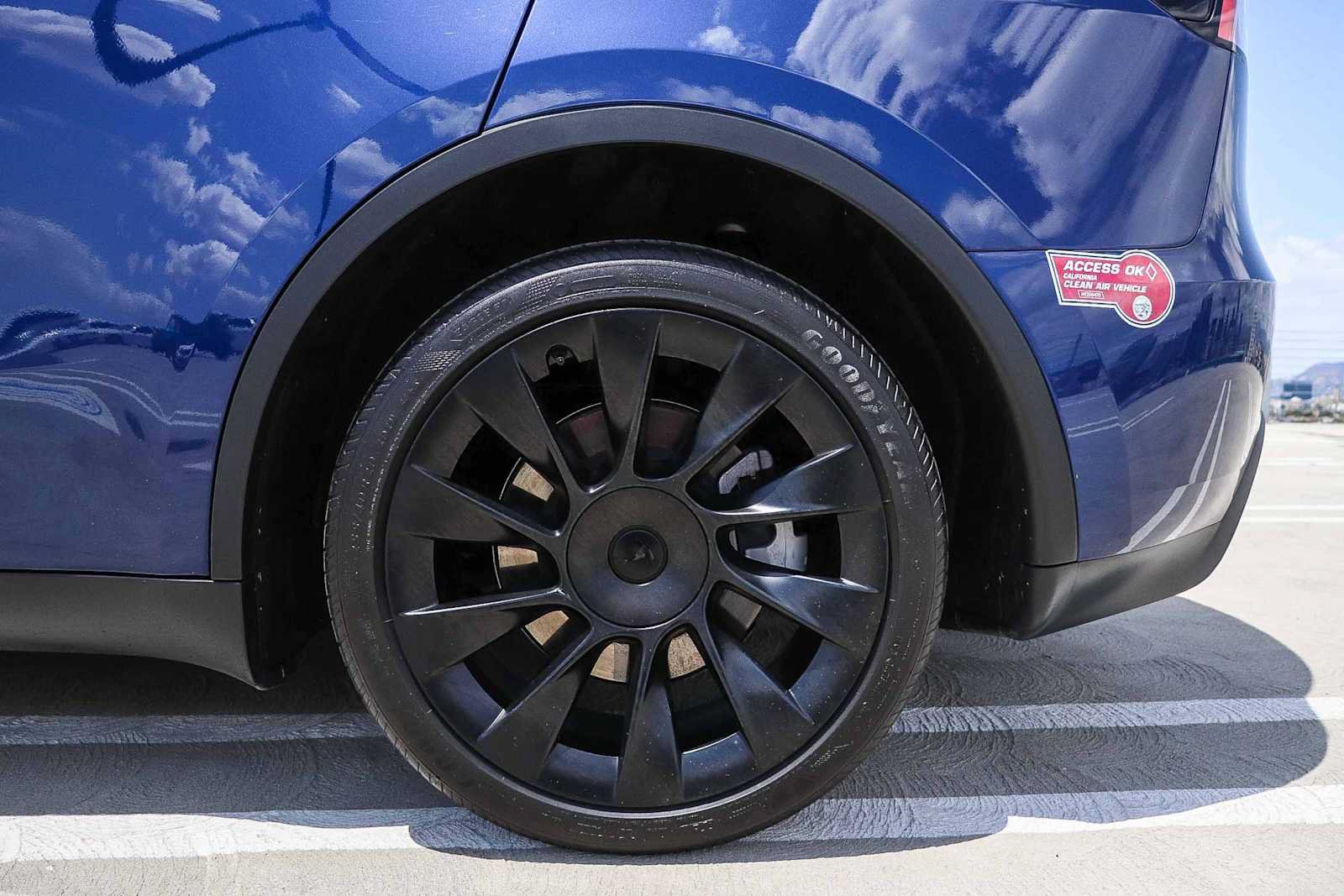 Used 2024 Tesla Model Y Long Range AWD/4WD image 10
