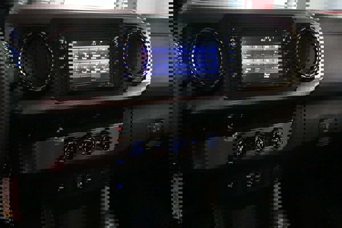 Used 2018 Toyota Tacoma SR5 image 15