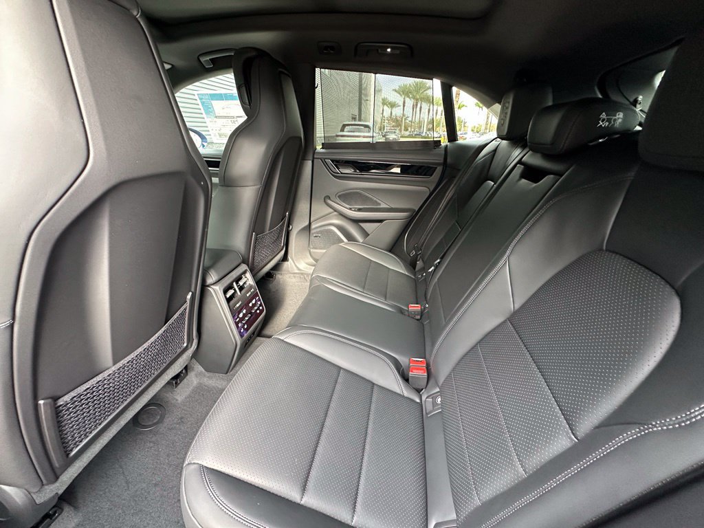 Used 2026 Porsche Macan Electric RWD image 38