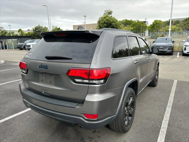 Used 2019 Jeep Grand Cherokee Laredo RWD image 4
