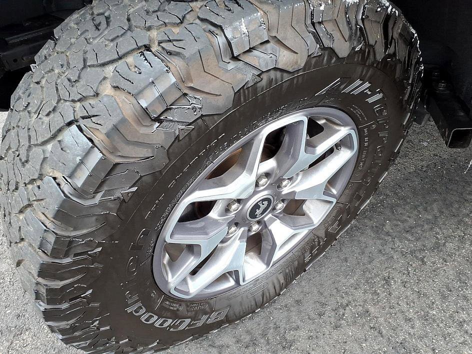 Used 2023 Ford Bronco Badlands image 10