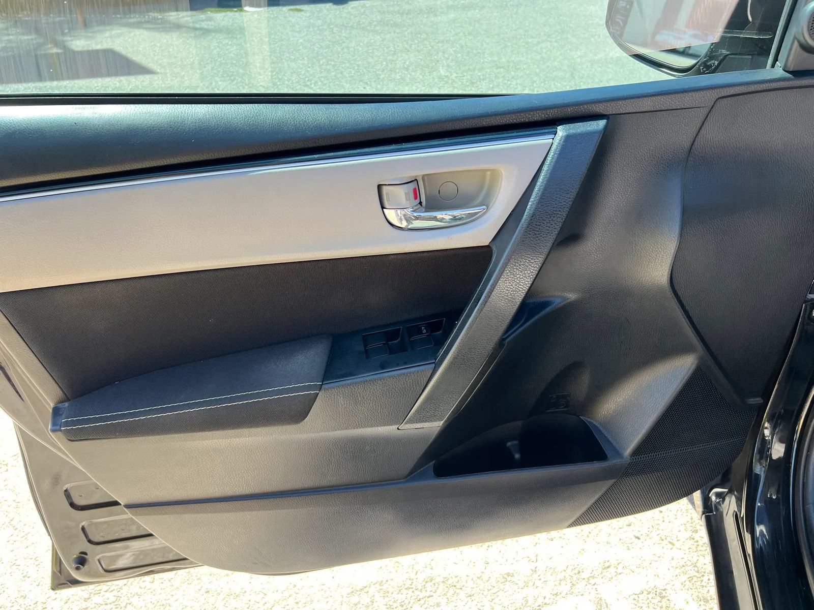 Used 2019 Toyota Corolla LE w/ Protection Package FWD image 21