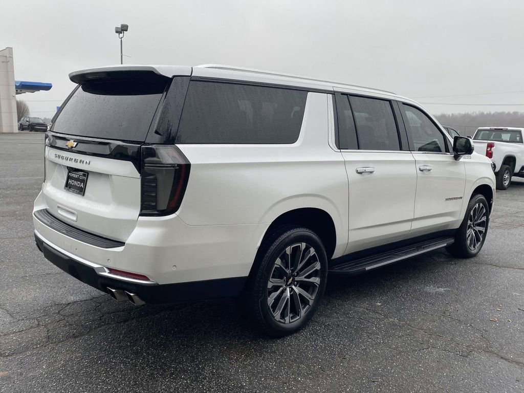 Used 2025 Chevrolet Suburban High Country AWD/4WD image 5