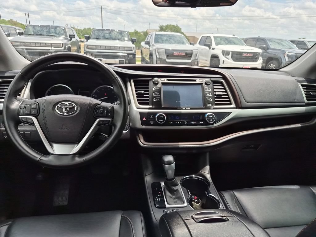 Used 2017 Toyota Highlander XLE FWD image 28