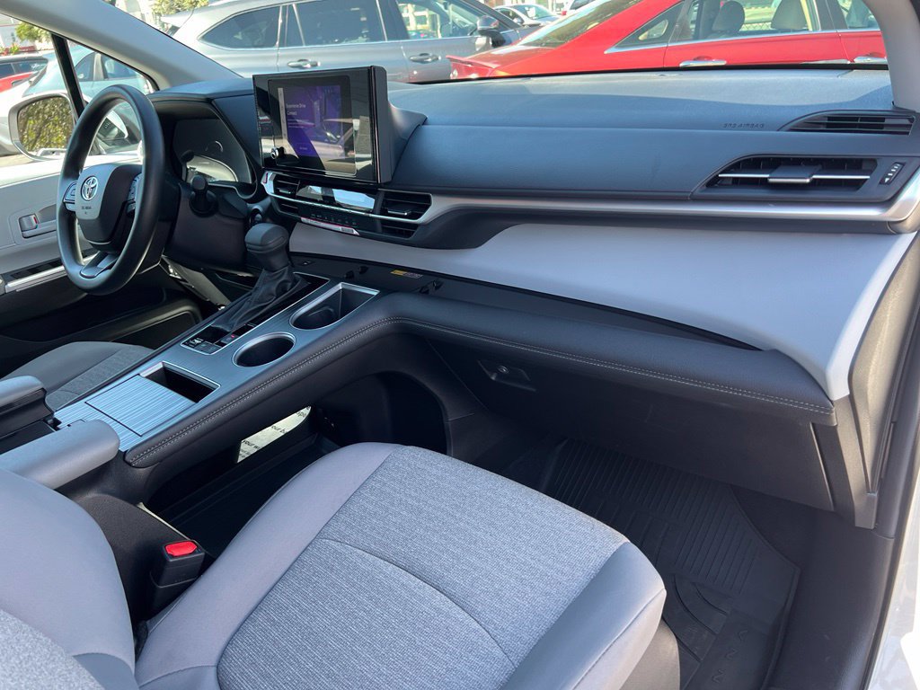Certified 2026 Toyota Sienna LE AWD/4WD image 25