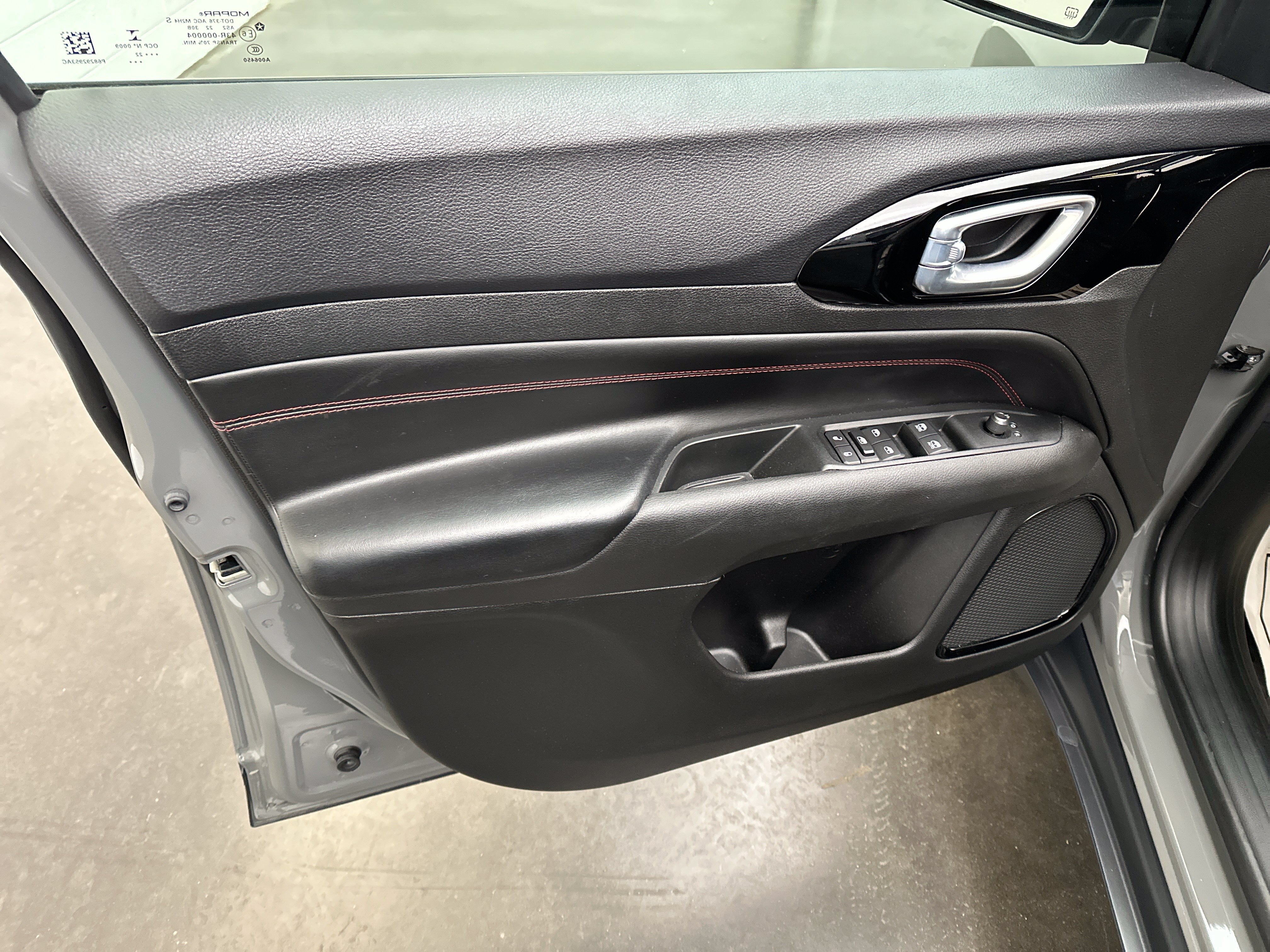 Used 2022 Jeep Compass Trailhawk AWD/4WD image 18