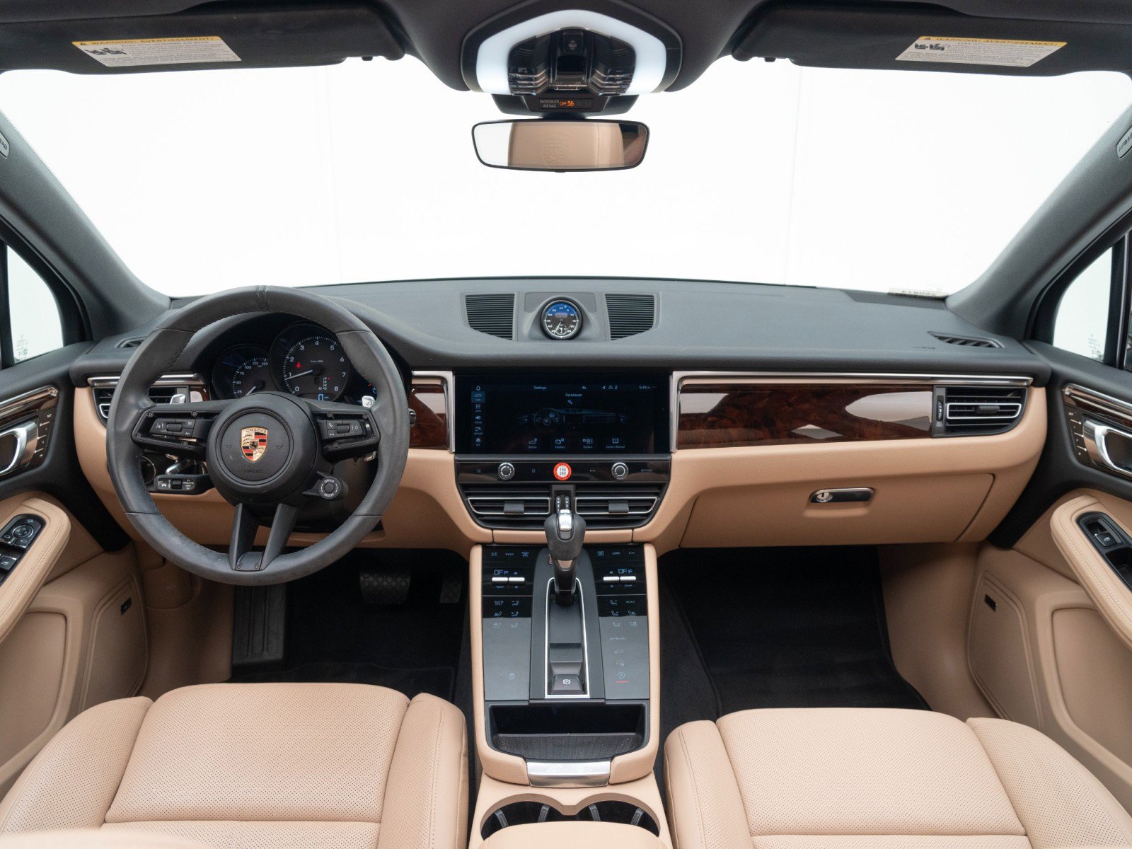 Certified 2025 Porsche Macan AWD/4WD image 19