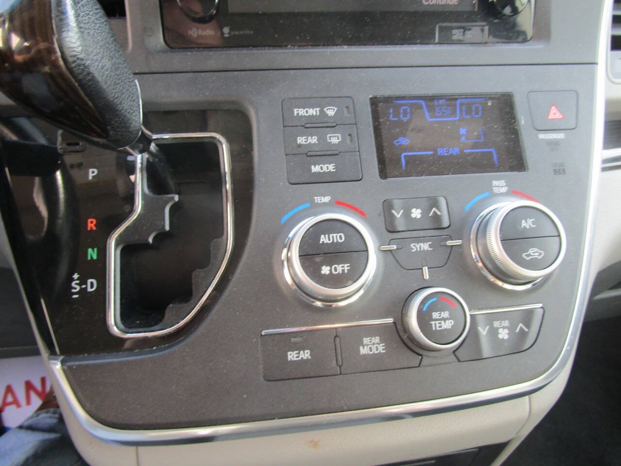 Used 2015 Toyota Sienna XLE Premium FWD image 16