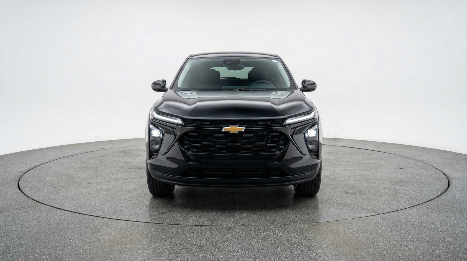 Used 2025 Chevrolet Trax LT FWD image 2