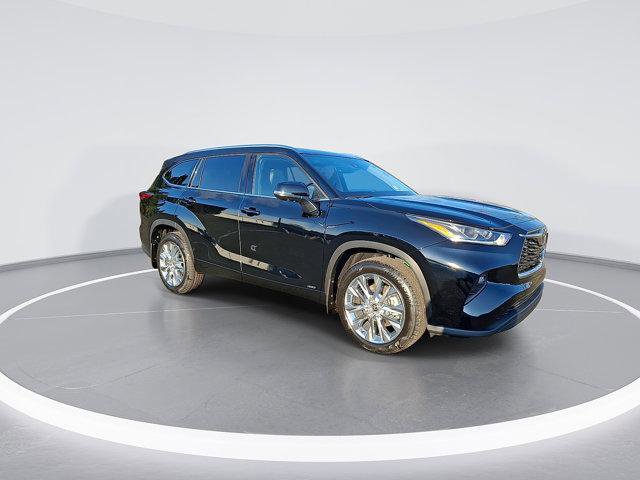 Certified 2026 Toyota Highlander Limited image 3