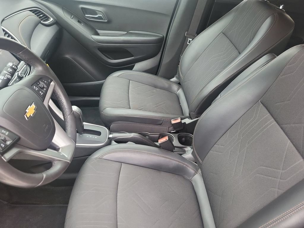 Used 2022 Chevrolet Trax LT w/ LT Convenience Package AWD/4WD image 24