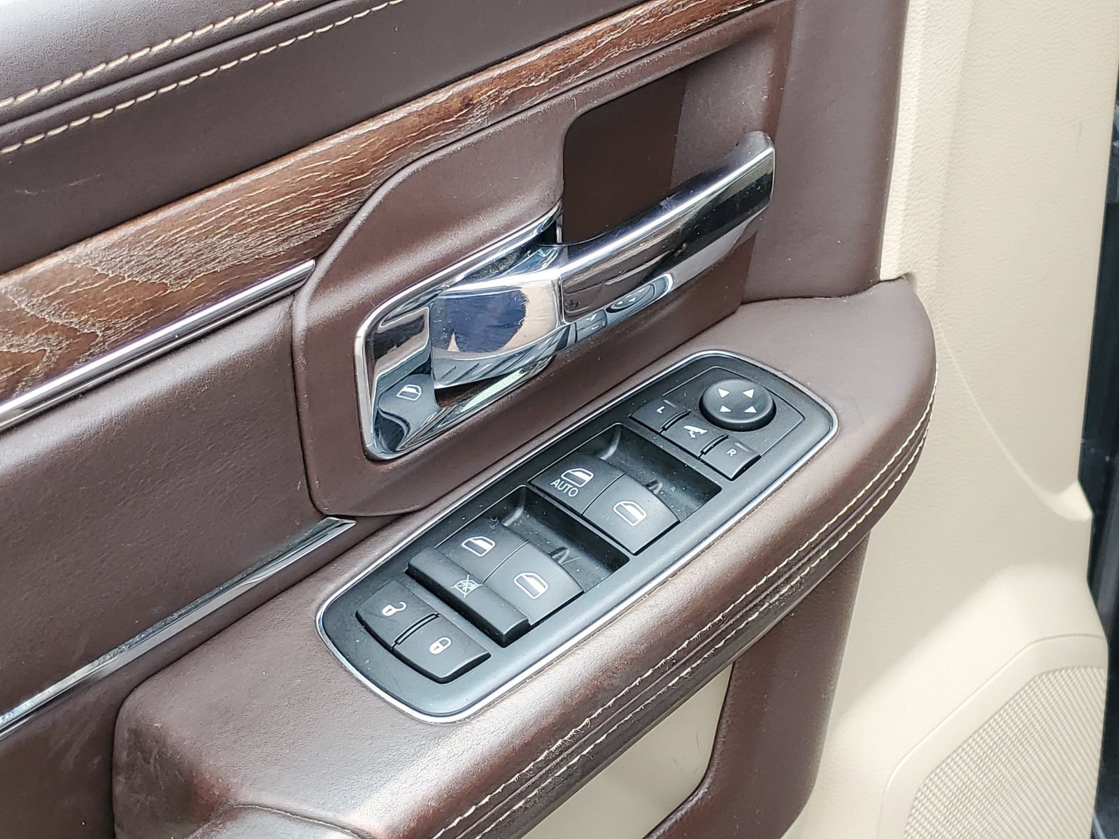 Used 2015 RAM 1500 Laramie Longhorn w/ Convenience Group AWD/4WD image 9