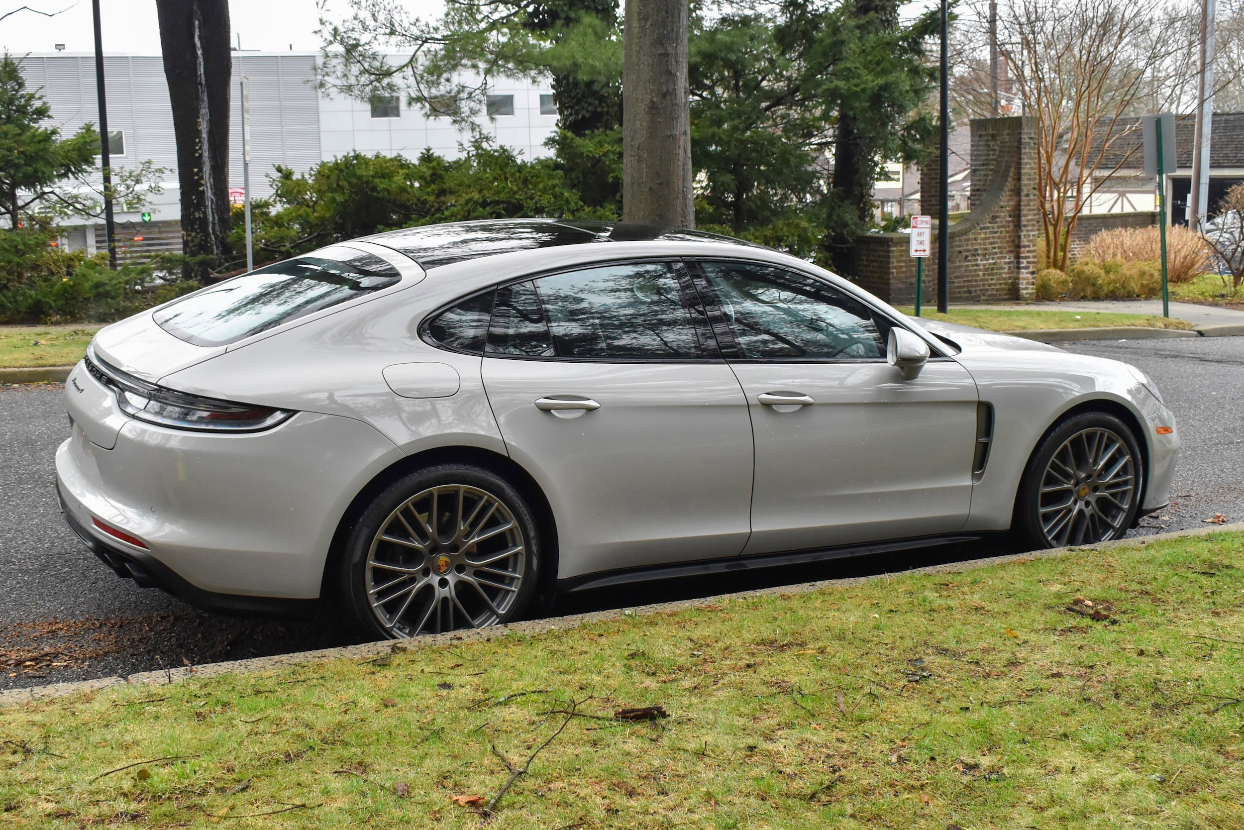 Used 2023 Porsche Panamera 4 Platinum Edition image 8