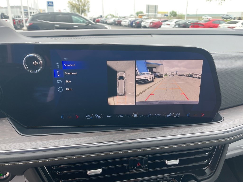 New 2025 Chevrolet Suburban Premier image 32