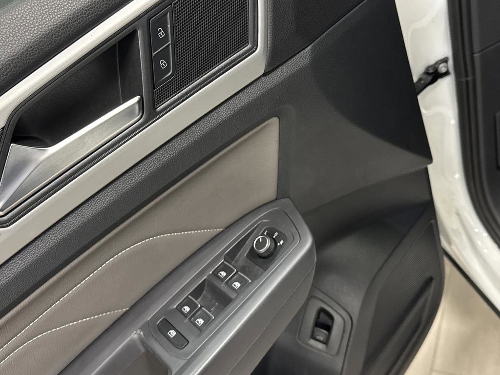 Used 2021 Volkswagen Atlas Cross Sport SE w/ Panoramic Sunroof Package image 27