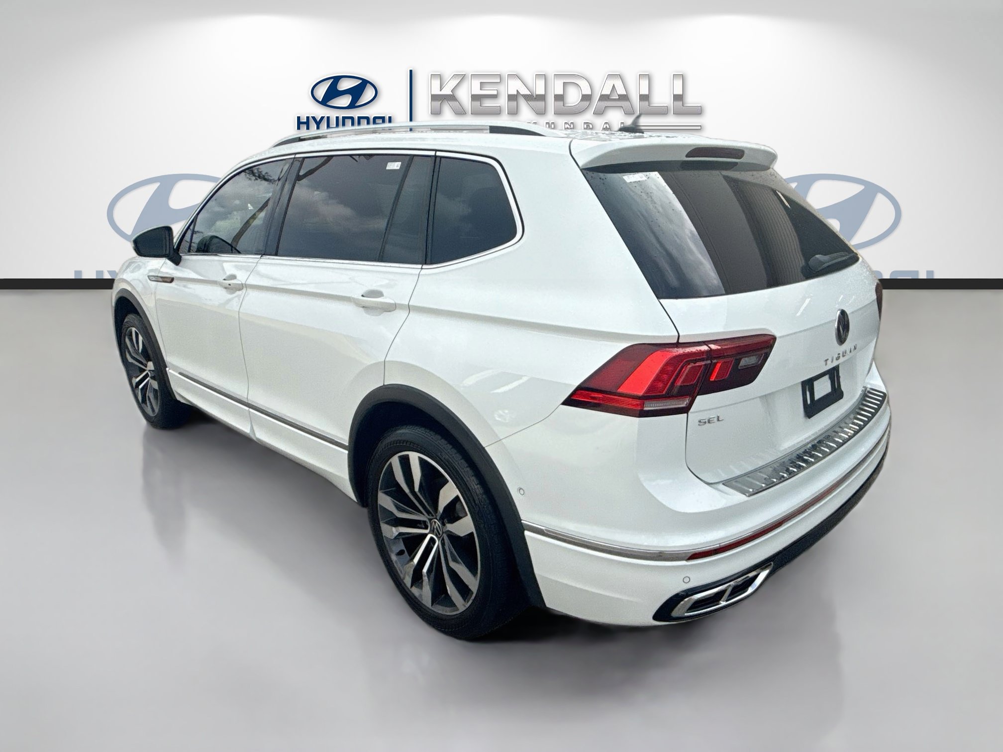 Used 2022 Volkswagen Tiguan SEL R-Line AWD/4WD image 4
